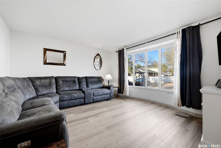 Property Photo:  31 Berenson Avenue  SK S4T 6X4 