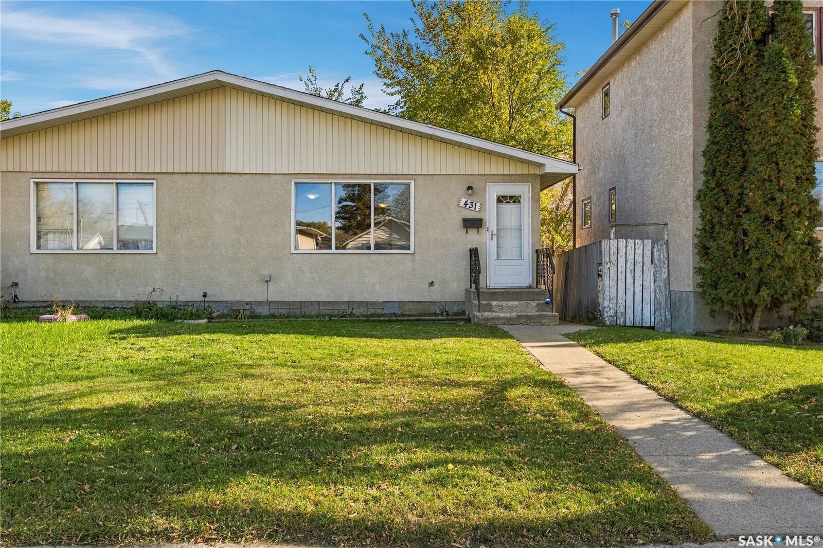 Property Photo:  431 York Street  SK S4R 4W7 