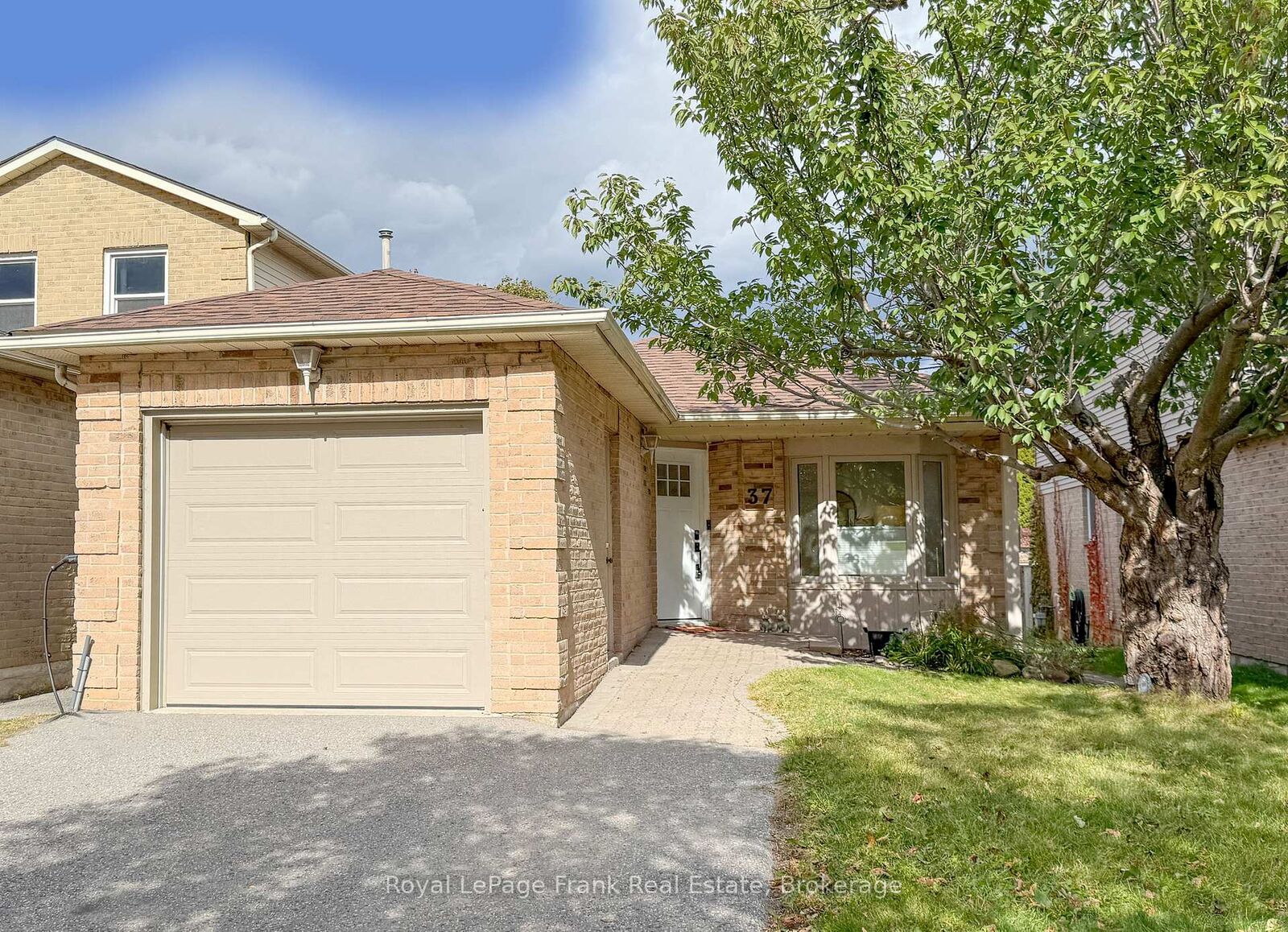 Property Photo:  37 Angus Drive  ON L1S 5C4 