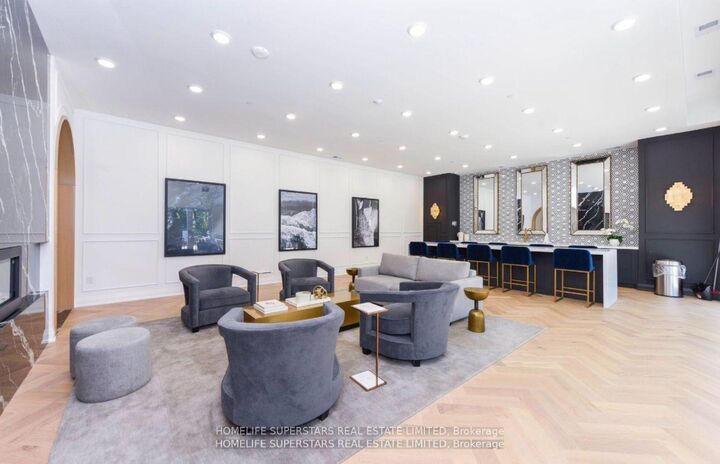 Property Photo:  71 Wyndham Street 403  ON N1E 5R3 