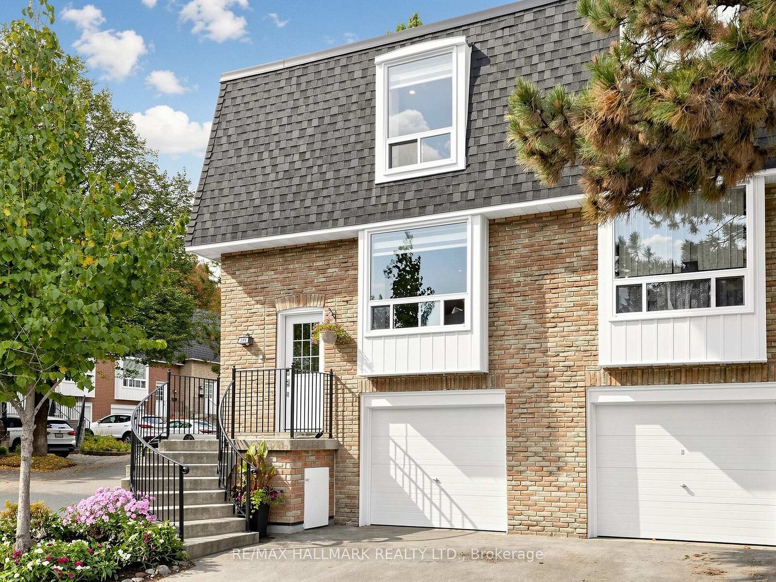Property Photo:  282 Royal Orchard Boulevard 13  ON L3T 3E7 