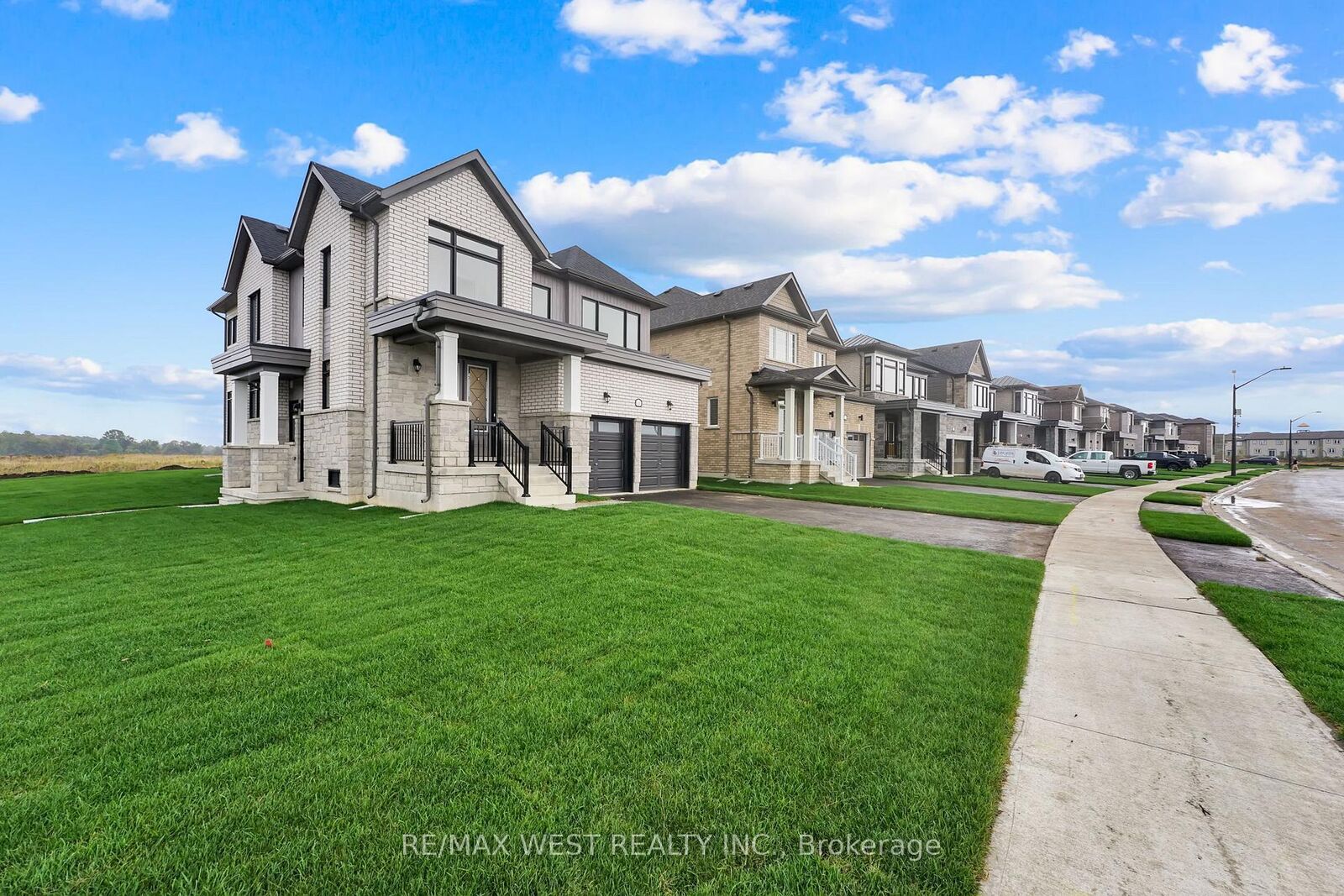 Property Photo:  160 Union Boulevard  ON L0M 1S0 
