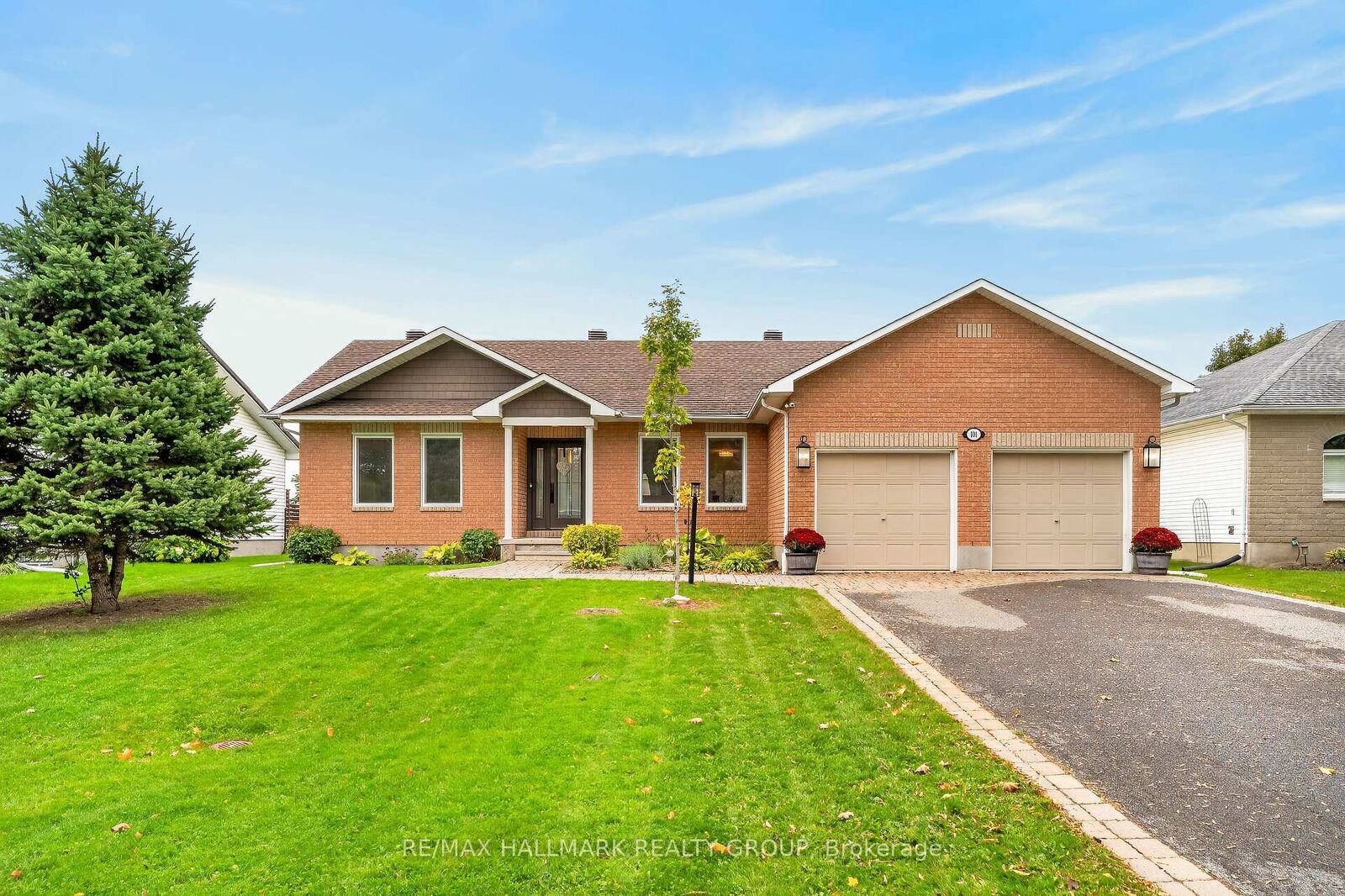 Property Photo:  101 Queen Charlotte Street  ON K0A 2Z0 