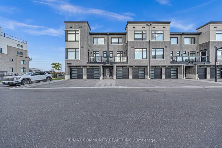 Property Photo:  2550 Castlegate Crossing 419  ON L1X 0H6 
