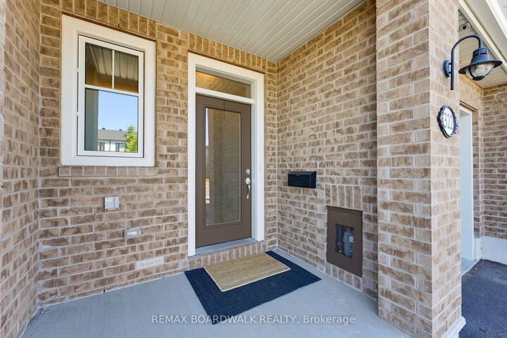 Property Photo:  322 Cosanti Drive  ON K2S 2W6 