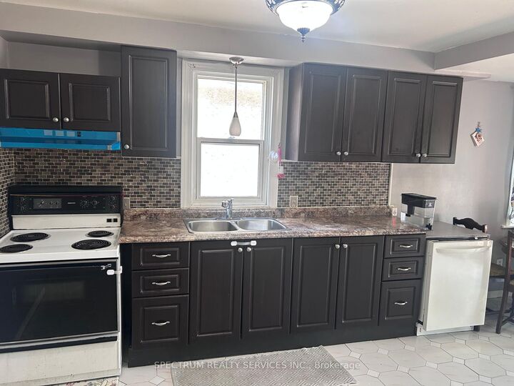 Property Photo: 37 Hope Avenue ON L8H 2E1