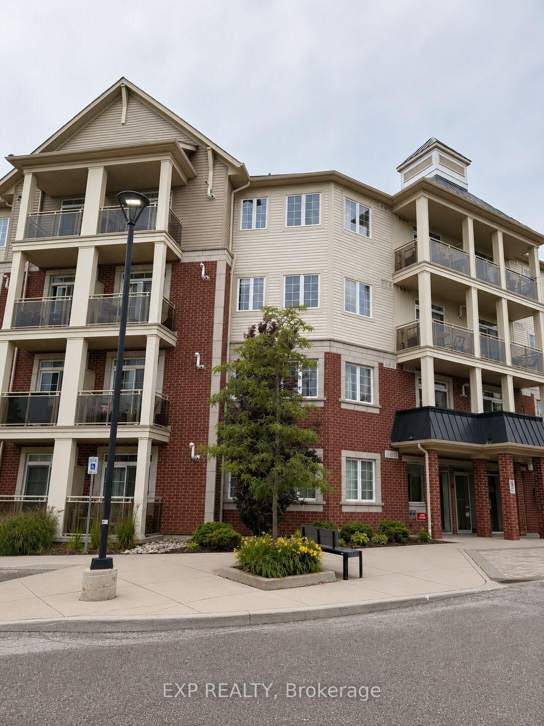 Property Photo:  80 Aspen Springs Drive 124  ON L1C 0V4 