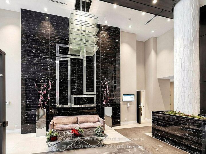 Property Photo:  9205 Yonge Street NE 304  ON L4C 1V5 