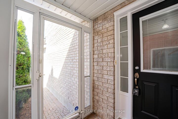 Property Photo:  1148 Windbrook Grove  ON L5V 2V1 