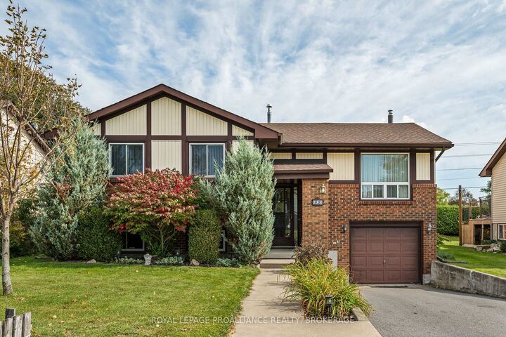Property Photo: 956 Kenshaw Street ON K7P 1M1