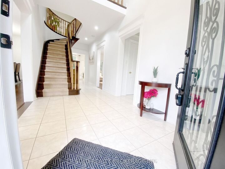 Property Photo:  76 Larratt Lane Upper  ON L4C 0E2 