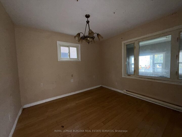 Property Photo:  35 Albert Street E  ON P6A 2H7 