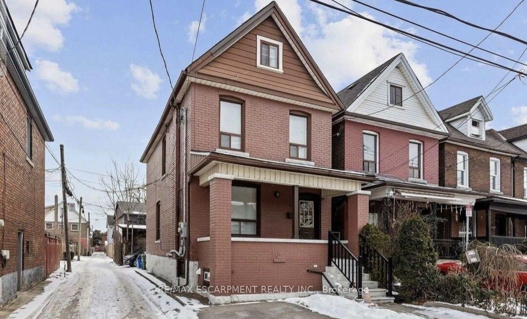Property Photo:  20 Birch Avenue 3  ON L8L 6H6 