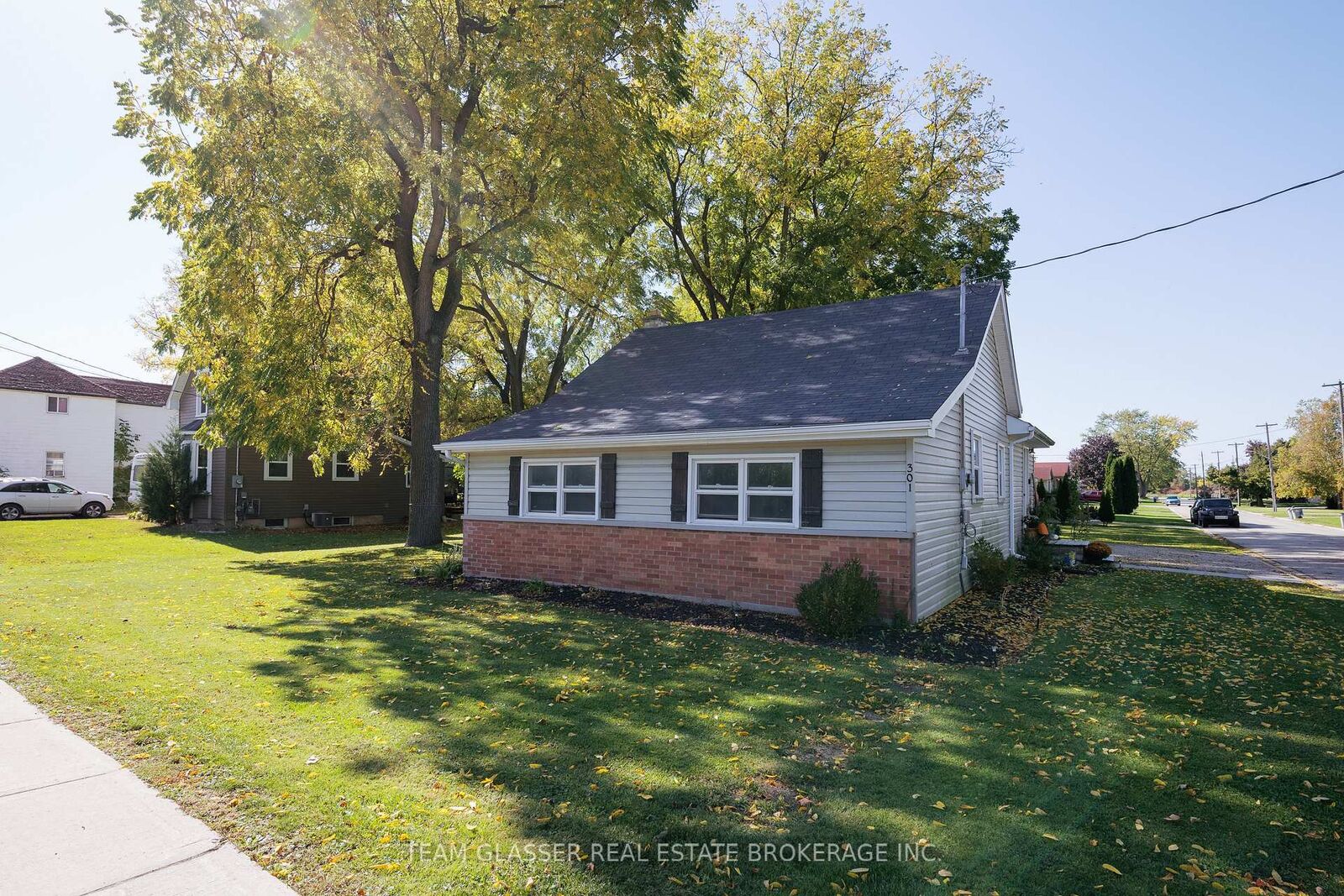 Property Photo:  301 Main Street  ON N0M 2K0 
