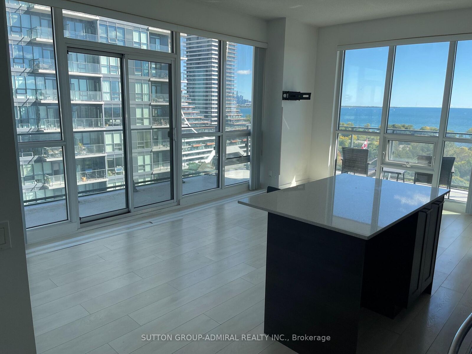 Photo de la propriété:  2212 Lake Shore Boulevard W 1801  ON M8V 0C2 