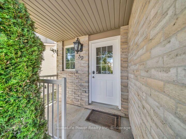 Property Photo:  39 Reistview Street  ON N2E 4H3 