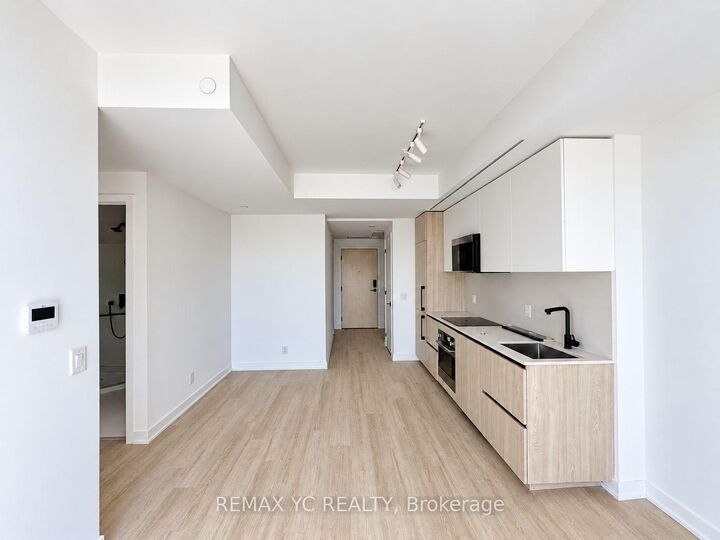 Property Photo: 699 Sheppard Avenue E 308 ON M2K 0J5