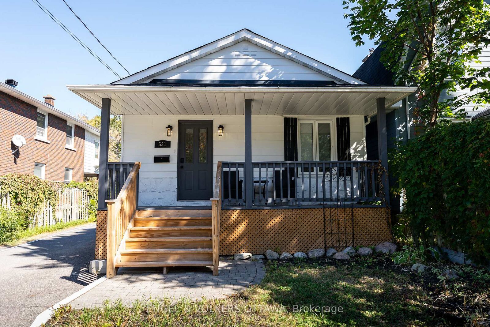 Property Photo: 531 Laderoute Avenue ON K1Z 5V9