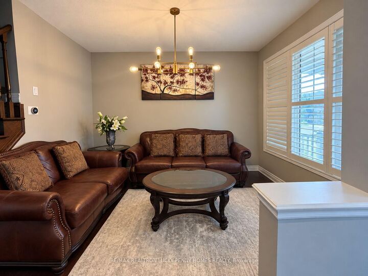 Property Photo:  83 Yakefarm Boulevard  ON L4A 0V2 