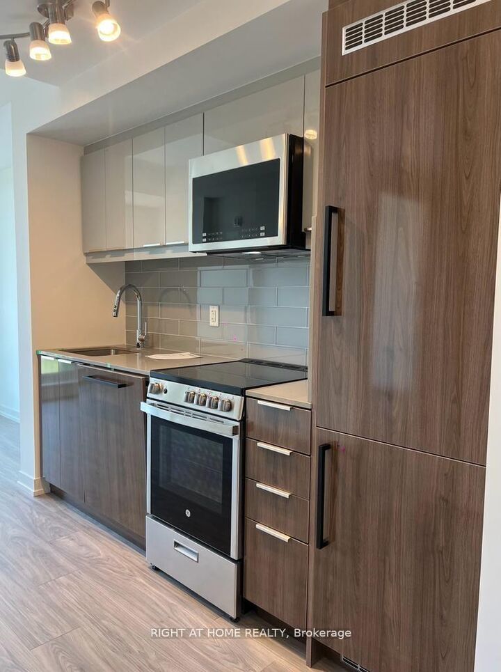 Property Photo: 90 Glen Everest Road 1010 ON M1N 0C3