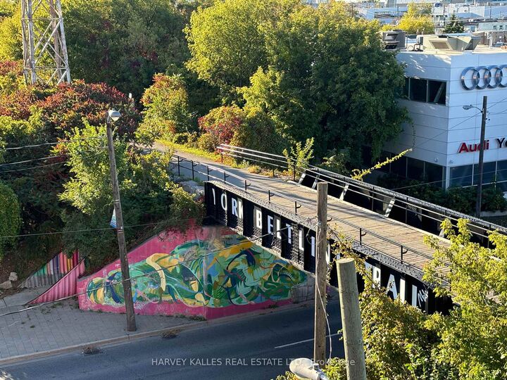Property Photo:  2433 Dufferin Street 510  ON M6E 0B4 