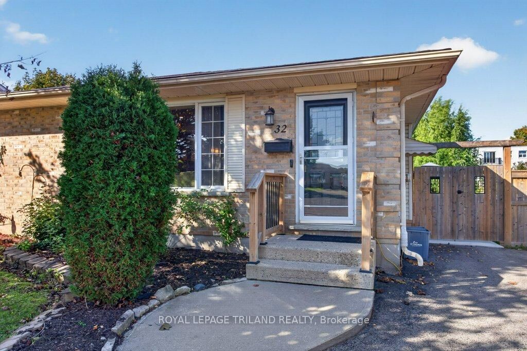 Property Photo:  32 Sanders Court  ON N5P 4J9 