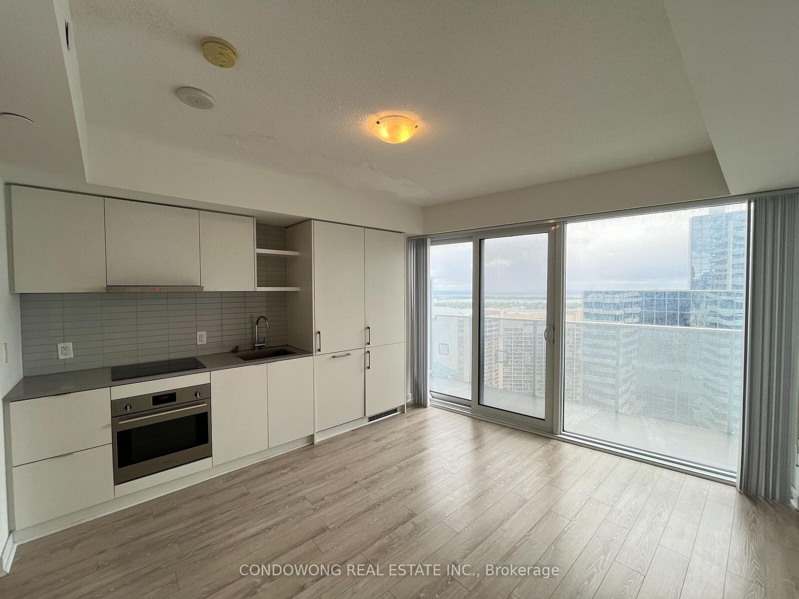 Property Photo: 100 Harbour Street 4108 ON M5J 0B5