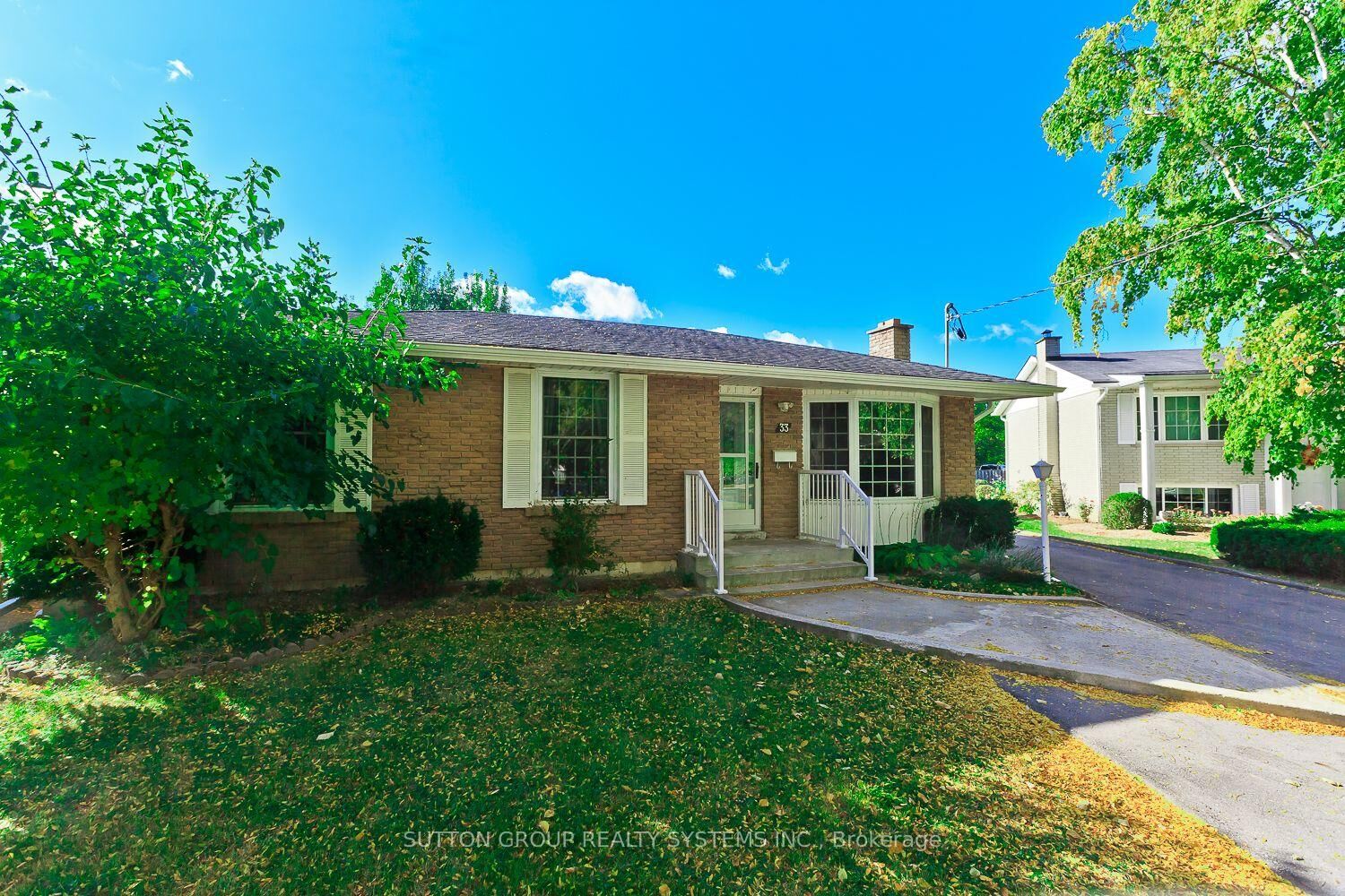 Property Photo:  33 Crescentwood Drive Main  ON L2N 4K7 