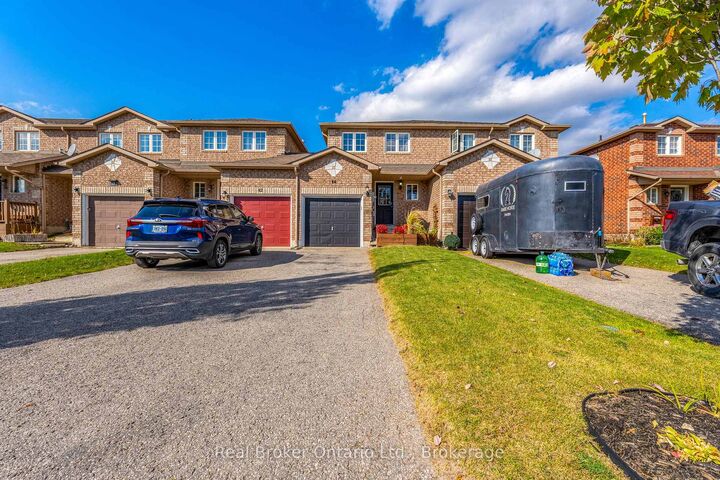 Property Photo:  44 Monarchy Street  ON L4M 7K1 