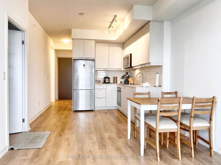 Property Photo:  32 Forest Manor Road 1907  ON M2J 0H2 