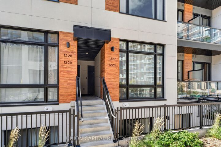 Property Photo:  8 David Eyer Road 1227  ON L4S 0N3 