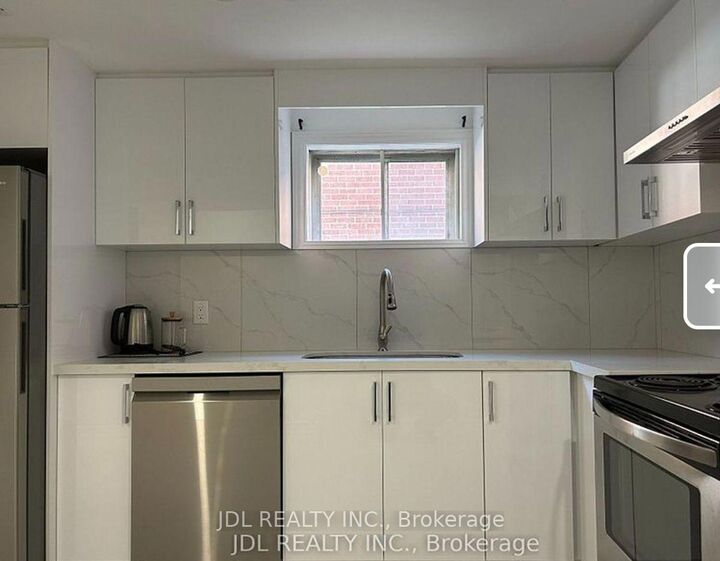Property Photo:  13 Pawnee Ave Avenue Kitchen Main/2 Beds Bsmt  ON M2H 3C6 
