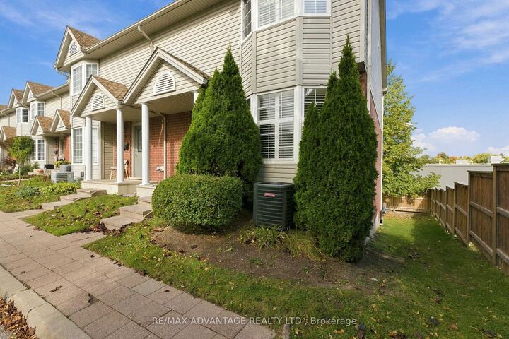 Property Photo:  122 Sherwood Forest Square 7  ON N6G 5G8 