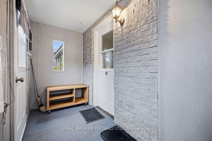 Property Photo:  800 Pinegrove Crescent  ON K8A 7E5 