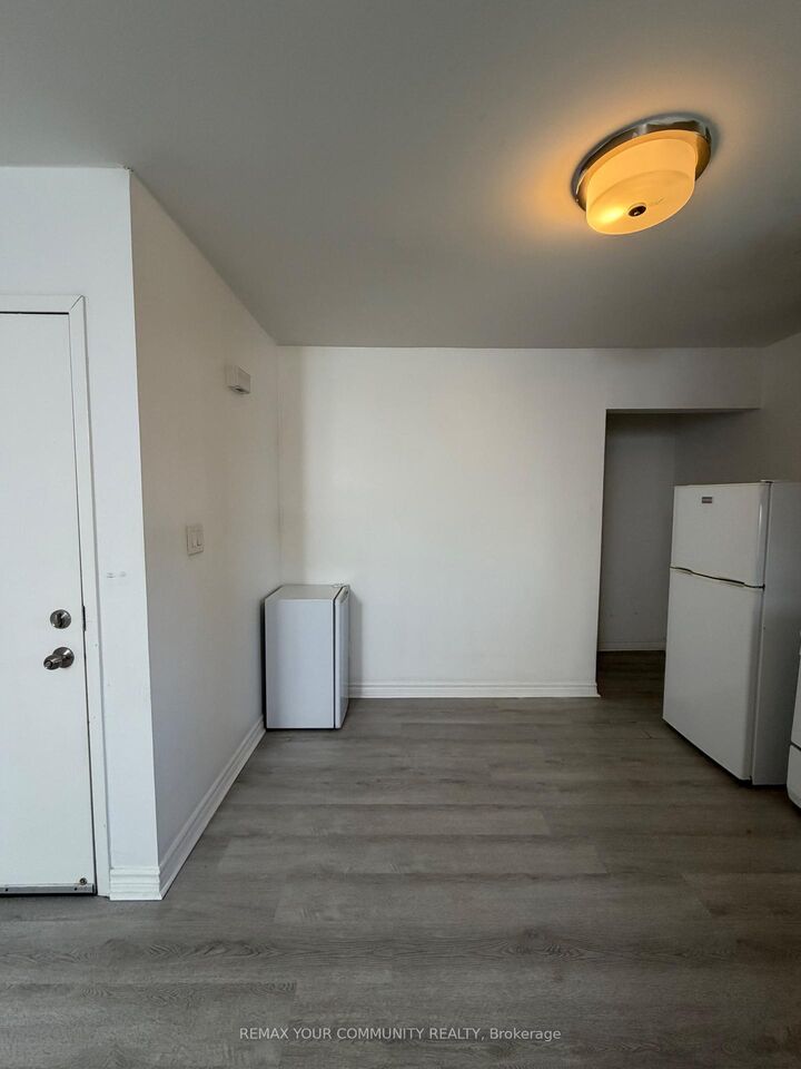 Property Photo: 129 Morrison Avenue 2nd Floor ON M6E 1M5