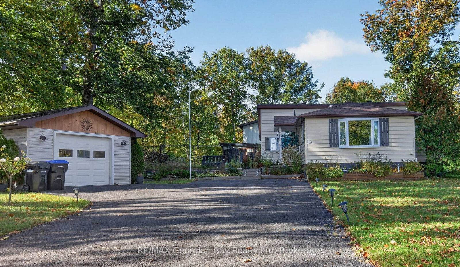Property Photo:  18 Sallows Drive  ON L0K 2A0 