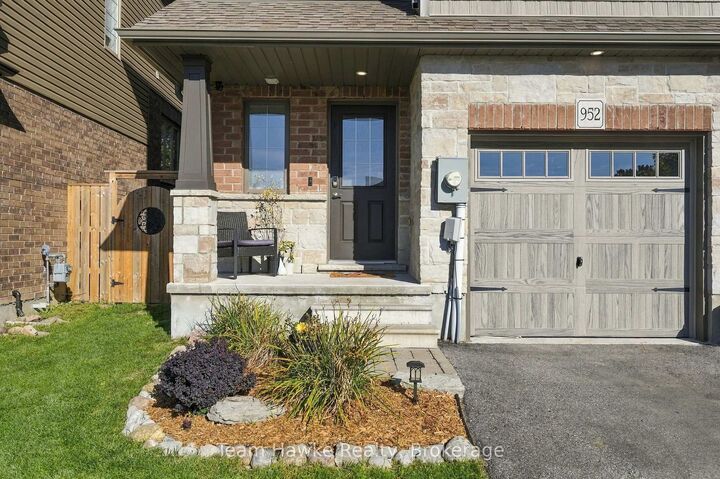 Property Photo:  952 Cook Drive  ON L4R 0E4 