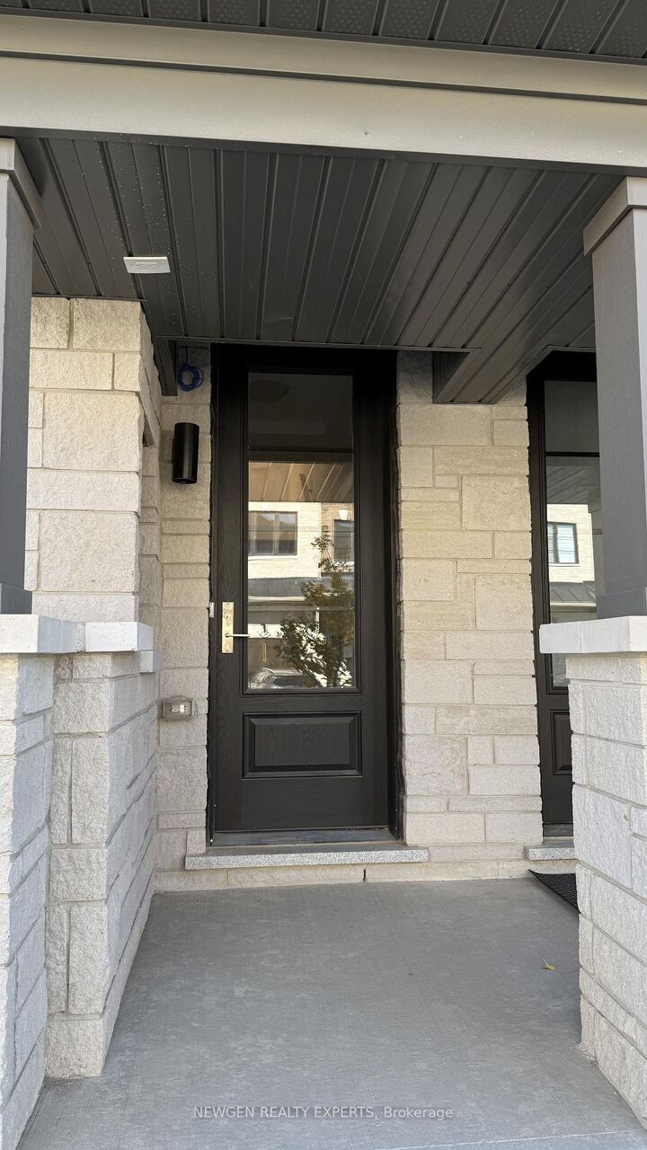 Property Photo: 5882 Saigon Street ON L5V 0E9