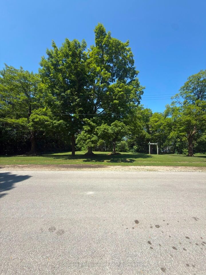 Photo de la propriété: 1625 5th Avenue E ON N4K 2S3