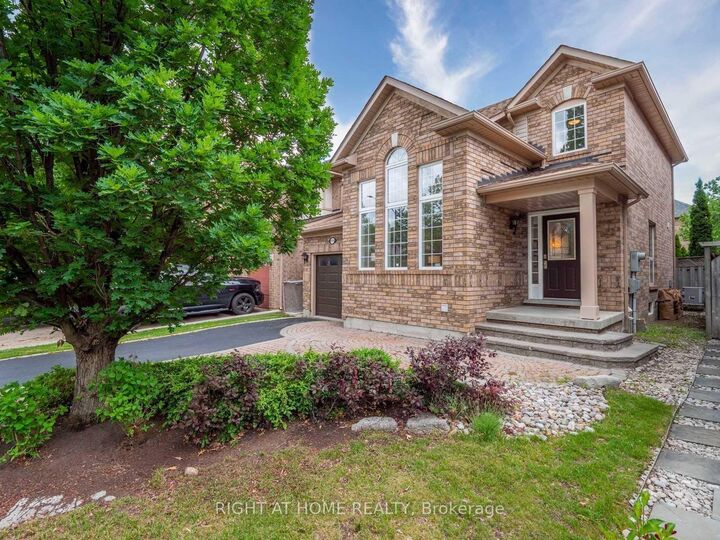 Property Photo: 5555 Bridgeport Gate ON L5M 6N1
