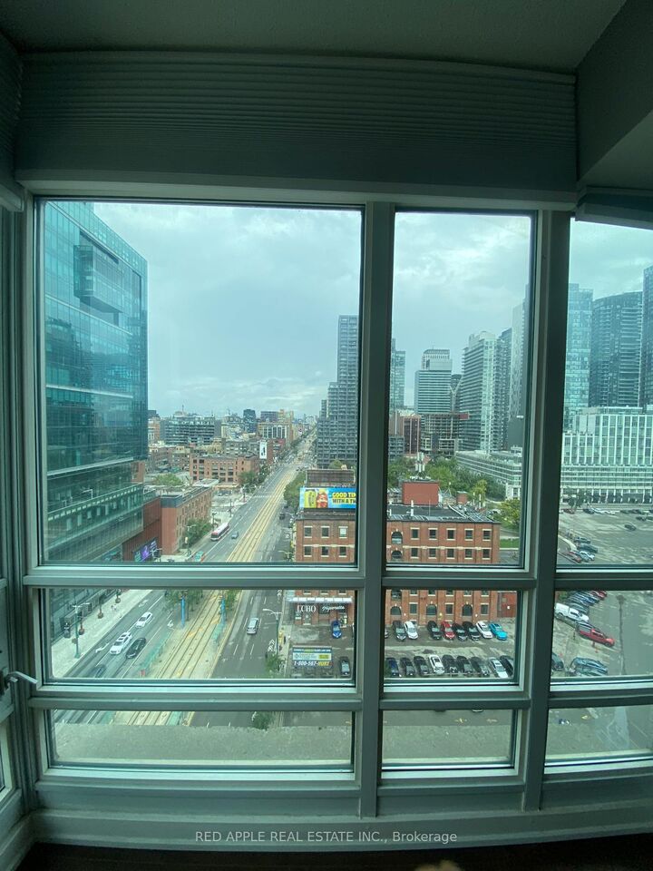 Property Photo:  397 Front Street 1903  ON M5V 3S1 