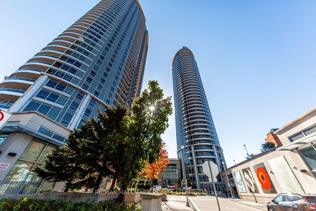 Property Photo:  125 Village Green Square 2709  ON M1S 0G3 