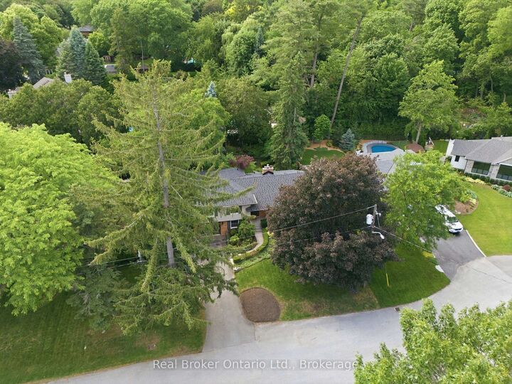 Property Photo: 571 Leonard Court ON L7T 2P4