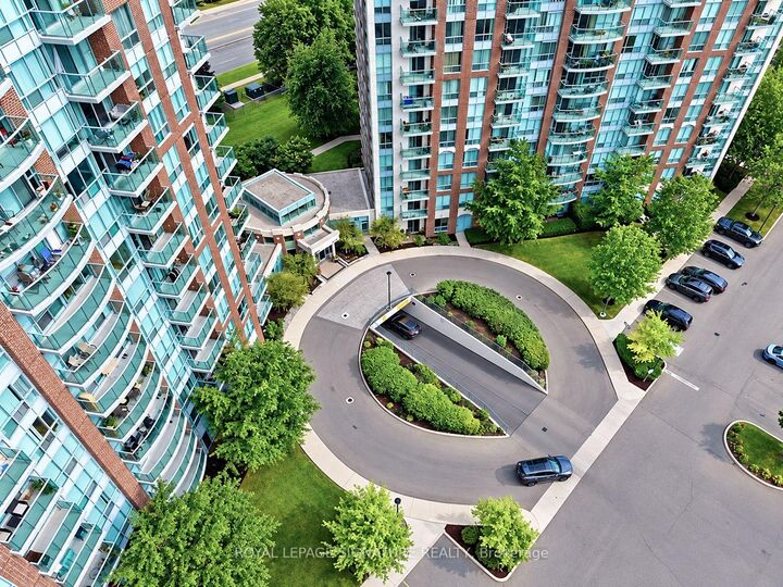 Property Photo: 4879 Kimbermount Avenue 902 ON L5M 7R9