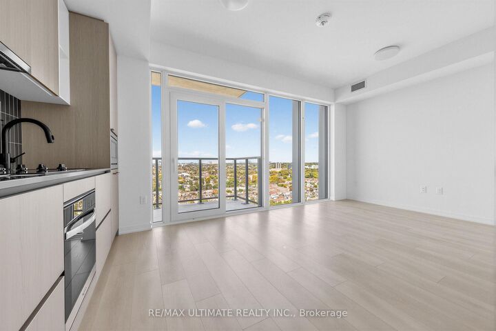Property Photo:  1285 Dupont Street 2807  ON M6H 0E3 