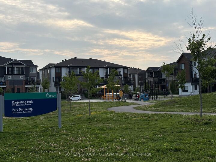 Property Photo: 274 Darjeeling Avenue ON K2J 6Z1