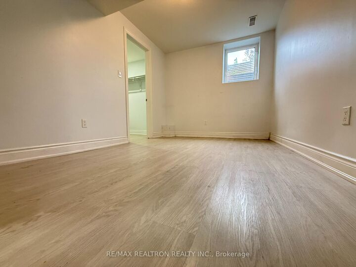 Property Photo:  5793 Tayside Crescent N  ON L5M 5J5 