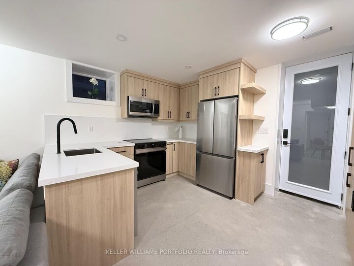 Property Photo:  173 Beatrice Street Lower  ON M6G 3E9 
