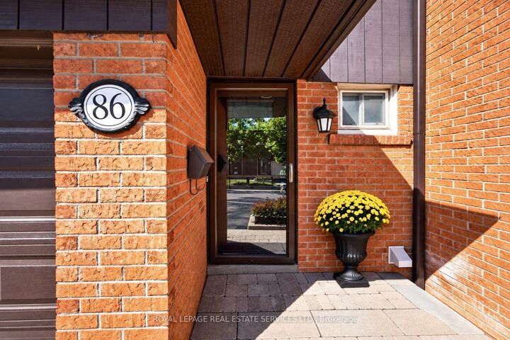 Property Photo:  1951 Rathburn Road E 86  ON L4W 2N9 