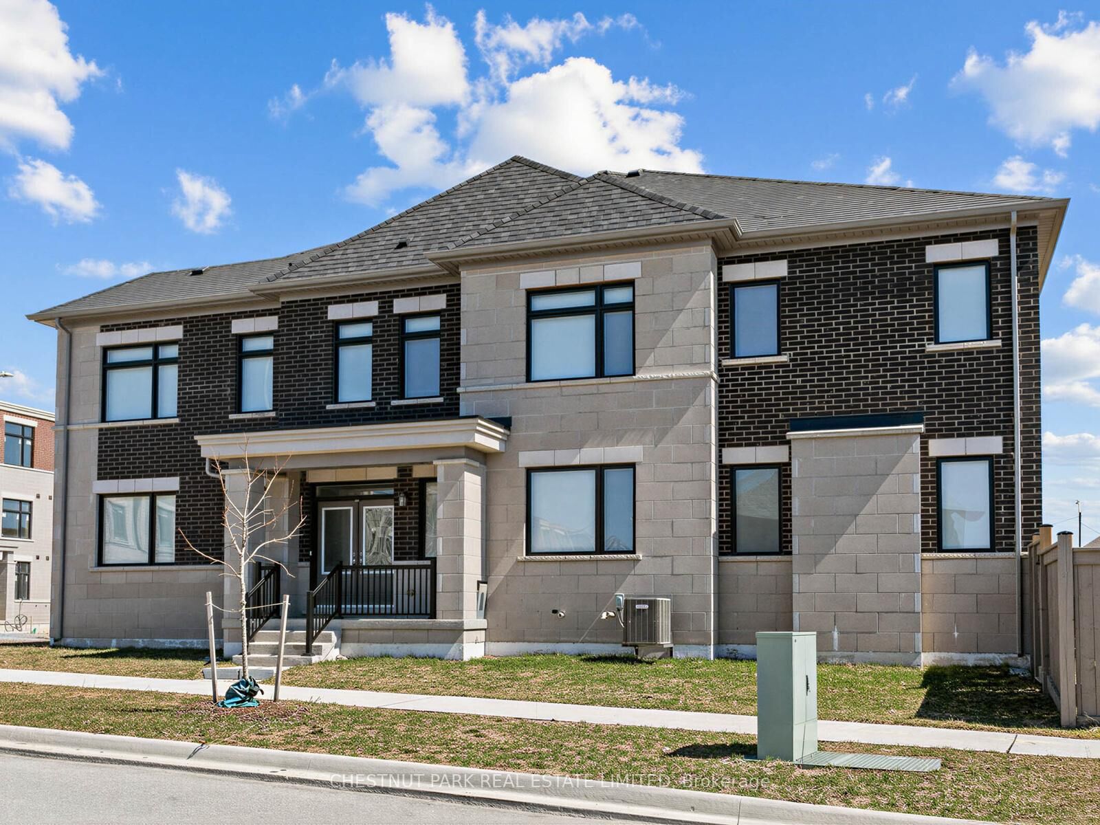 Property Photo:  41 Robert Eaton Avenue  ON L3S 0G3 